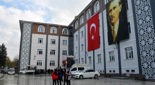 Manisa'da 245 derslikli lisesi ve 100 kişilik öğrenci yurdu hizmete açıldı