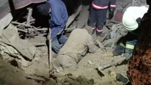 Manisa'da kerpiç evin çatısı çöktü: 1 yaralı