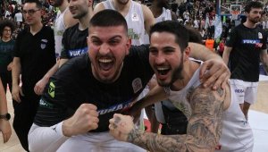 Merkezefendi lider Fenerbahçe'yi devirdi 