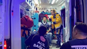 Nazilli'de otomobille minibüs çarpıştı: 9 yaralı