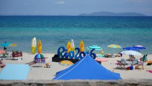 Netflix filminde Alaçatı Midilli gibi, Ilıca Plajı ise Rio sahilleri olarak gösterildi