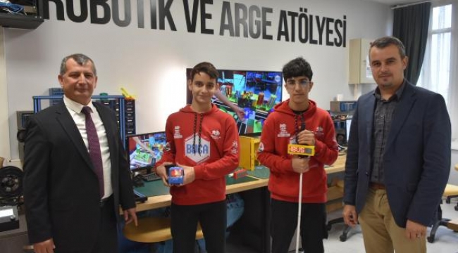 Öğrencilerden görme engelli bireyler için 'otobüs-durak' projesi