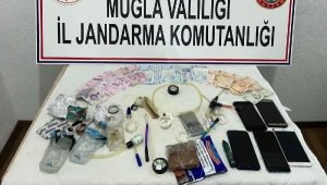 Otelde uyuşturucu imal ediyorlardı