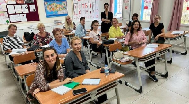 Savaş nedeniyle ülkeden kaçan Ukraynalılar Bodrum'da Türkçe öğreniyor