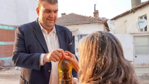 Seferihisar Belediyesi'nden dar gelirlilere her ay 2 litre zeytinyağı