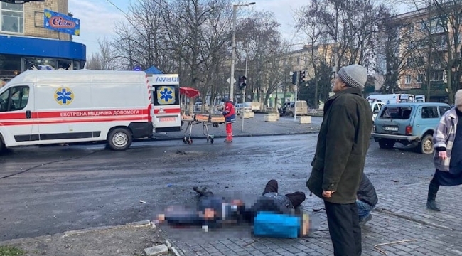 Siviller hedef alındı, cesetler yollara saçıldı!