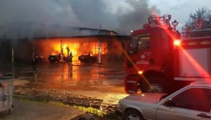 Tamirhane yangını; 4 araç kullanılamaz hale geldi