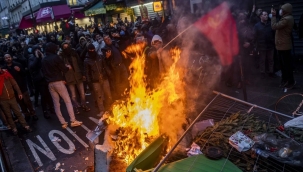 Terörist gruplar Fransa'nın başkenti Paris'te sokakları karıştırdı