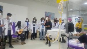 Tıp Fakültesi öğrencilerinden kanser hastalarına konser