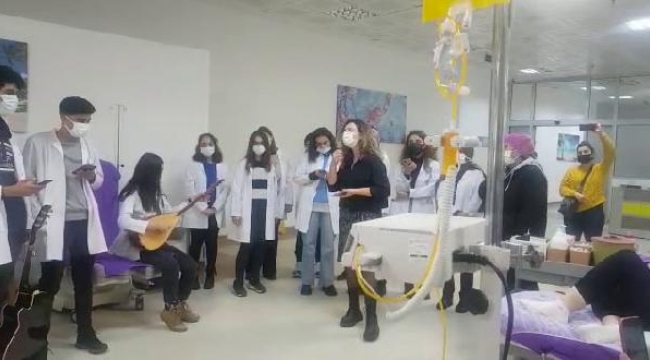 Tıp Fakültesi öğrencilerinden kanser hastalarına konser