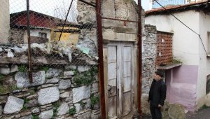 700 yıllık yapıdan geriye sadece kapısı kaldı