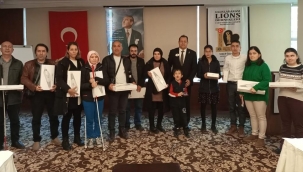 12 görme engelliye akıllı baston