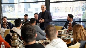 AK Parti İzmir İl Başkanı Sürekli: Dünyaya mührümüzü gençlerle vuracağız