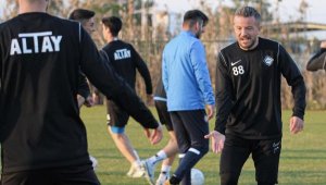 Altay'da Özgür sevinci