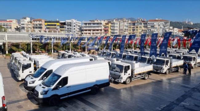 Aydın Büyükşehir Belediyesi'ne 60 kamyon ve panelvan