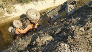 Aydın'da traktör sulama kanalına devrildi, sürücü öldü