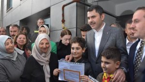 Bakan Kurum'dan depremzede çocuklara karne hediyesi