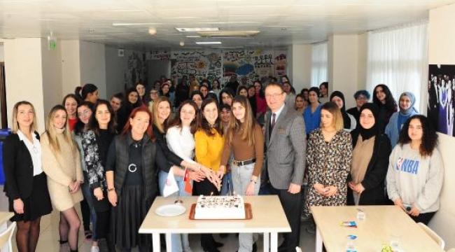 Balçova Belediye Başkanı Çalkaya'dan yurt öğrencilerine ziyaret