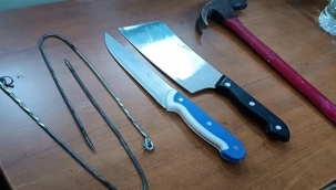 Belediyeye satır, bıçak, çekiç ve sopayla geldi