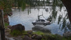 Bodrum'da otomobil denize uçtu