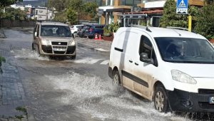 Bodrum'da sağanak etkili oldu! Sokaklar dereye döndü