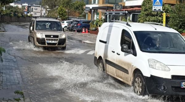 Bodrum'da sağanak etkili oldu! Sokaklar dereye döndü
