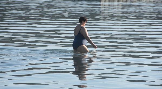 Bodrum'da yılın ilk gününde denize girdiler