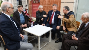 Bornova Belediye Başkanı İduğ, Yeşilova'da esnafla kucaklaştı