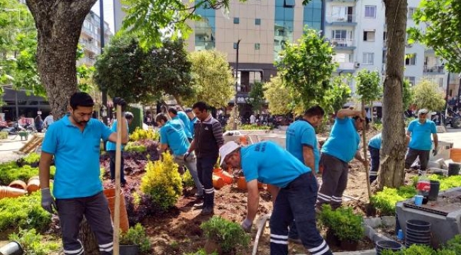 Bornova'da 561 parkta, kişi başına 14 metrekare yeşil alan