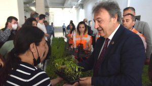 Bornova'da üreticiye Tıbbi ve Aromatik Bitki Yetiştiriciliği eğitimi