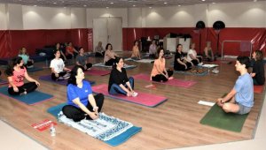 Bornova'da yabancı dil kursunda yoga ve meditasyon