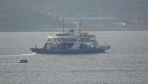 Bozcaada ve Gökçeada feribot seferlerine 'fırtına' engeli! İptal edildi
