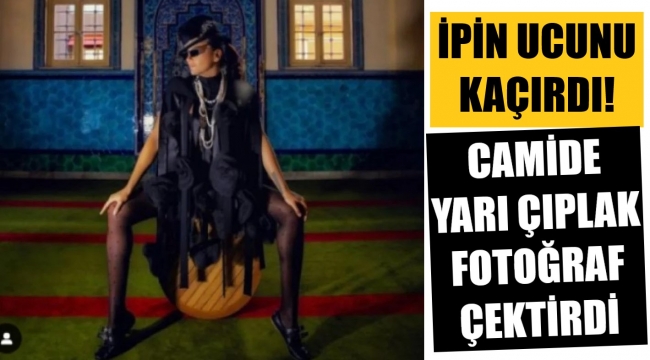 Camide yarı çıplak poz!