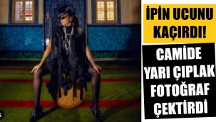 Camide yarı çıplak poz!