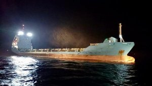 Çanakkale Boğazı'nda arızalanan gemi demirletildi