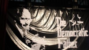 CHP lideri Kılıçdaroğlu Denizli'de 'Baba' filminin müziğiyle karşılandı