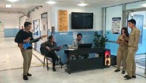 Denizcilik Lisesi öğrencilerinden teneffüslerde canlı performans