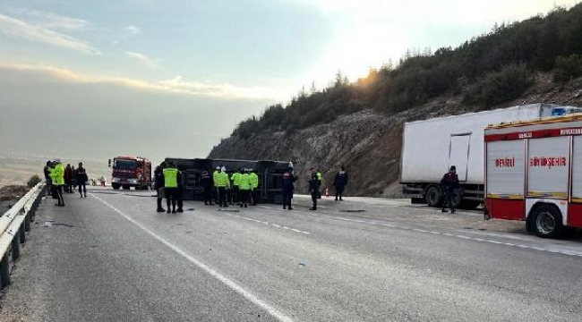 Denizli'de işçi servisi devrildi: 2 ölü, 15 yaralı