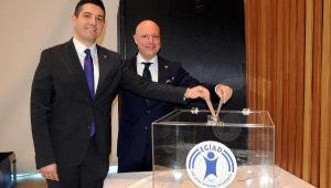 EGİAD'da Yelkenbiçer tekrar seçildi