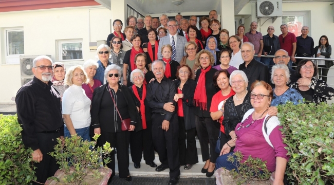 Gaziemir'de yaşlılara özel ilgi! Belediye, 60 yaş üstüne özel hizmet veriyor