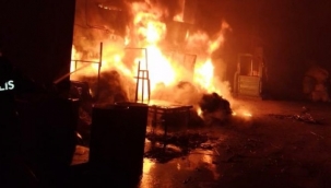 Geri dönüşüm fabrikası alev alev yandı