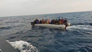 İzmir'de 113 kaçak göçmen kurtarıldı, 37 kaçak göçmen yakalandı