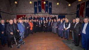 İzmir'de görev yapan belediye başkanlarına 'Onur Kartı'