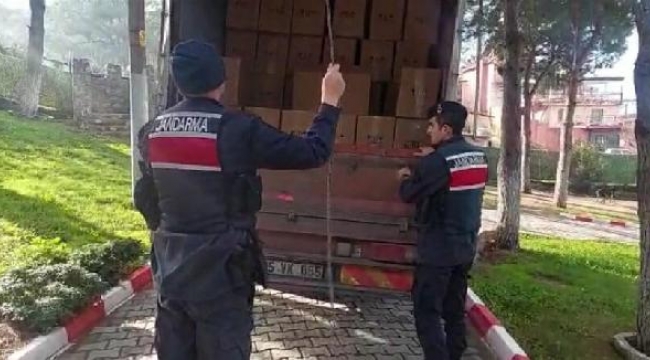İzmir'de kamyonet dolusu makaron ele geçirildi