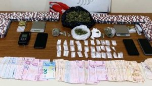 İzmir'de uyuşturucu operasyonu: 3 gözaltı