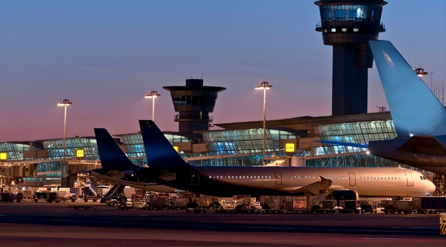 İzmir'e 69 bin 380 uçak indi, 9.8 milyon kişi geldi