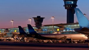 İzmir'e 69 bin 380 uçak indi, 9.8 milyon kişi geldi