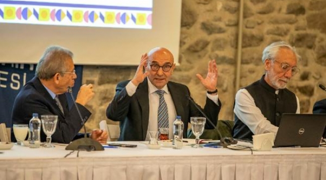 İzmir'e yeni belediye binası değil, demokrasi anıtı yapacağız