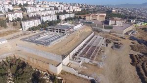 Karabağlar Gençlik ve Spor Merkezi'nin yarısı tamamlandı