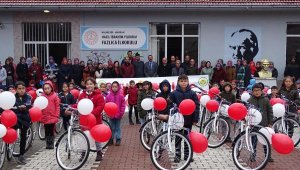 Köylü çocuklara 100 hediye bisiklet